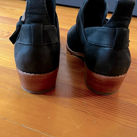 Frye Mia Cutout Booties Leather, size 5.5 - Picture 4 of 6